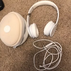 White Beats with cord and case